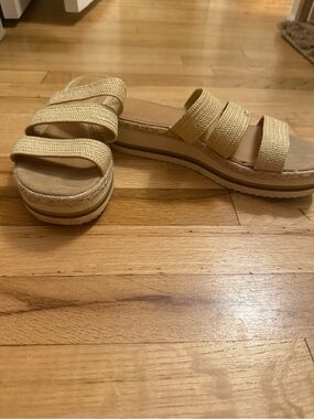 Universal Thread Woven Triple-Strap Platform Sandals - Beige